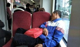 高铁霸坐男最新爆料,最新爆料揭露惊人内幕